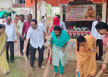 पुण्यश्लोक अहिल्याबाई होळकर यांच्या 300 व्या जयंतीनिमित्त पंचवटी नगर, गडचिरोली येथे मंदिर स्वच्छता, महाजलाभिषेक व महापूजा संपन्न.