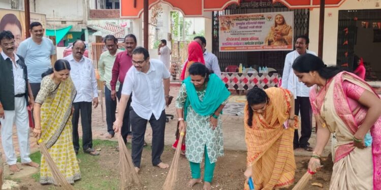 पुण्यश्लोक अहिल्याबाई होळकर यांच्या 300 व्या जयंतीनिमित्त पंचवटी नगर, गडचिरोली येथे मंदिर स्वच्छता, महाजलाभिषेक व महापूजा संपन्न.