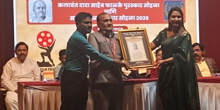 मा. श्री चंदनमल जी बाफना यांना चित्रपट श्रुष्टितील दादासाहेब फाळके पुरस्काराने सन्मानित.
